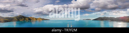 Whitsunday Islands, Australien. Luftbild des schönen Meereslandschaft bei Sonnenuntergang. Stockfoto