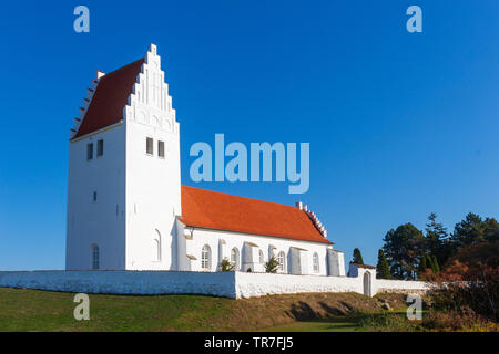 Weiße Kirche von fanefjord auf der dänischen Insel Moen Stockfoto