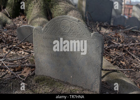 Friedhof, wo Witch Craft beschuldigt wurden in der historischen Küstenstadt von Salem in Massachusetts, USA Stockfoto