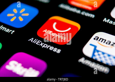 Sankt-Petersburg, Russland, 30. September 2018: Aliexpress Symbol auf Apple iPhone X Bildschirm des Smartphones. Aliexpress App Symbol. Aliexpress.com ist Stockfoto