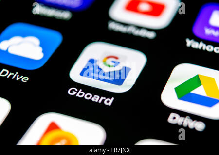 Sankt-Petersburg, Russland, 30. September 2018: Google Gboard Symbol auf Apple iPhone X Bildschirm des Smartphones. Google gboard App Symbol. Soc Stockfoto