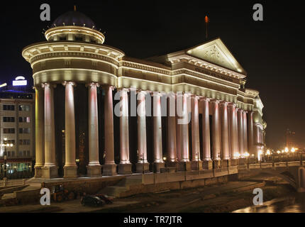 Verfassungsgericht und mazedonischen Archäologische Museum in Skopje. Mazedonien Stockfoto