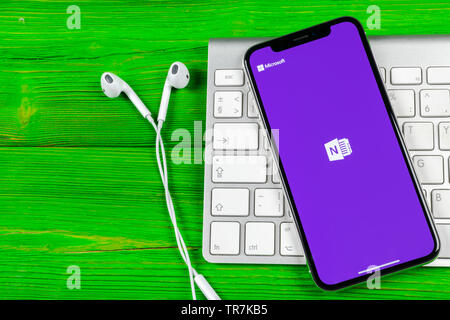 Sankt-Petersburg, Russland, Juni 2, 2018: Microsoft OneNote office Symbol auf Apple iPhone X-close-up. Microsoft eine Note App Symbol. Micr Stockfoto