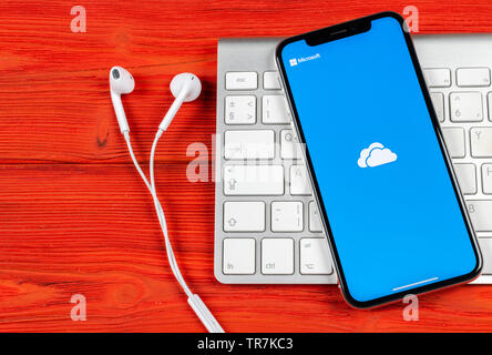Sankt-Petersburg, Russland, Juni 2, 2018: Microsoft OneDrive Symbol auf Apple iPhone X-close-up. Microsoft onedrive App Symbol. Microsoft Stockfoto