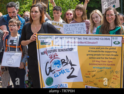 Wir unterstützen das zweite globale #YouthStrike4Climate Banner-Zeichen beim Youth Strike 4 Climate in Bournemouth, Dorset UK im Mai Stockfoto