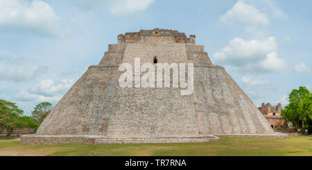 Vorderansicht des großen Maya Pyramide, in der archäologischen Zone von Ek Balam, auf der Halbinsel Yucatan Stockfoto