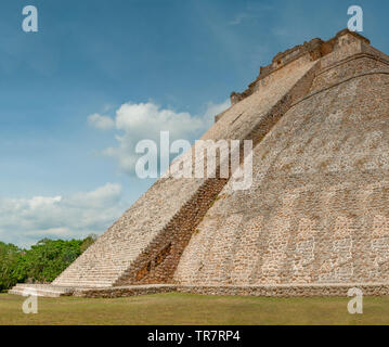 Hintere Profil der großen Maya Pyramide, in der archäologischen Zone von Ek Balam, auf der Halbinsel Yucatan Stockfoto