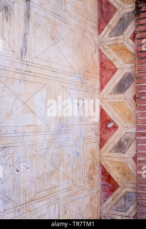 Detail der Fliesen an den Wänden der Kirche (Iglesia de San Juan Bautista) in der Altstadt von Malaga, Spanien Stockfoto