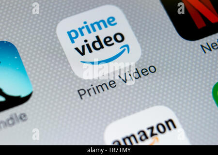 Sankt-Petersburg, Russland, 1. März 2018: Amazon Prime Video Symbol auf Apple iPhone X-close-up. Google Amazon PrimeVideo App Symbol. Goo Stockfoto