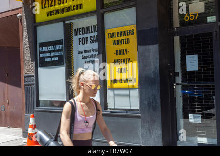 Ein taxi Medaillon brokerÕs Büros in New York am Sonntag, 26. Mai 2019. Nach einer Untersuchung der New York Times die NYS Attorney General eine Sonde in das Taxi Medaillon Business gestartet hat und seine Darlehen Praktiken. (© Richard B. Levine) Stockfoto