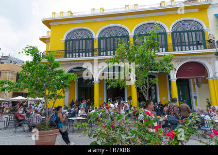 Café/Restaurant 'Taberna de La Muralla", Plaza Vieja, Habana Vieja, Havanna, Kuba Stockfoto