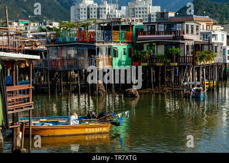 Bunte Häuser auf Stelzen, das Fischerdorf Tai O, Hongkong, China Stockfoto