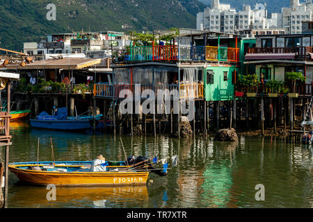 Bunte Häuser auf Stelzen, das Fischerdorf Tai O, Hongkong, China Stockfoto