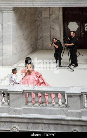 Fiesta de Quitte años (Quinceañera) 15. Geburtstag eines Mädchens in Salt Lake City, Utah Stockfoto