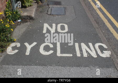 Keine Radfahren auf Wanderweg in Selby North Yorkshire, Großbritannien lackiert Stockfoto