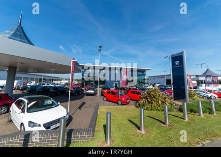 Peugeot bei Toomey Motor Village, Toomey Motor Gruppe Autohaus Immobilien auf Toomey Automotive Retail Park, Cherry Orchard, Southend, Essex, Großbritannien Stockfoto