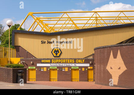 Die Sir Jack Hayward stand auf der Molineux, Heimat des Fußballvereins Wolverhampton wandert Stockfoto