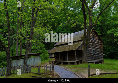 Historische Hütte auf den Siedler Templeton Homestead in Cades Cove Tal in Tennessee Great Smoky Mountains. Stockfoto