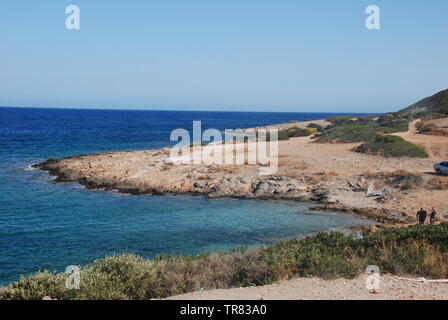 Das ruhige Meer an der Hamolia Strand in der Nähe der Stadt Athen. Vravrona region, Attika, Griechenland, Mai 2019. Stockfoto