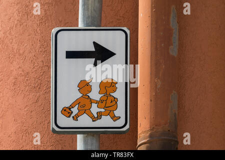 Schule weise Zeichen in Cervignano del Friuli, Italien Stockfoto