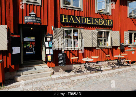 Orebro, Schweden - 22. Mai 2019: Außenansicht der Souvenirshop im Wadkoping Freilichtmuseum aera. Stockfoto