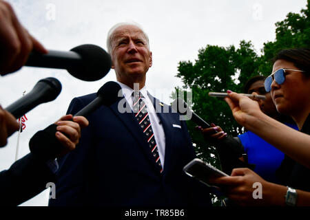 Das neue Schloss, USA. 30 Mai, 2019. Der ehemalige Vizepräsident Joe Biden spricht mit Medien an der Delaware Memorial Day Zeremonie, in New Castle, DE am 30. Mai 2019. Credit: OOgImages/Alamy leben Nachrichten Stockfoto