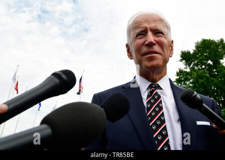 Das neue Schloss, USA. 30 Mai, 2019. Der ehemalige Vizepräsident Joe Biden spricht mit Medien an der Delaware Memorial Day Zeremonie, in New Castle, DE am 30. Mai 2019. Credit: OOgImages/Alamy leben Nachrichten Stockfoto