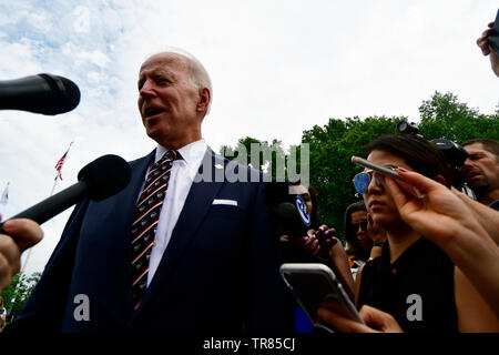 Das neue Schloss, USA. 30 Mai, 2019. Der ehemalige Vizepräsident Joe Biden spricht mit Medien an der Delaware Memorial Day Zeremonie, in New Castle, DE am 30. Mai 2019. Credit: OOgImages/Alamy leben Nachrichten Stockfoto