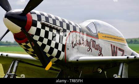 North American TF-51 D Mustang (im Gegensatz Maria) auf der Flightline am 2019 Duxford Air Festival Stockfoto