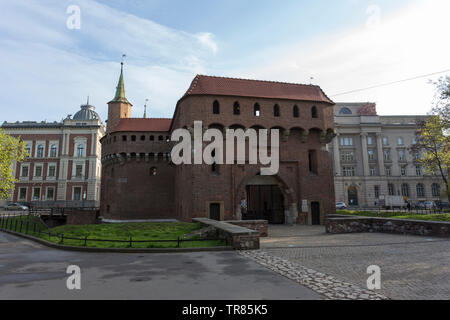 Krakau, Polen - 24 April 2017: Krakau barbican ist ein barbican befestigten Vorposten einmal an der Stadtmauer verbunden Stockfoto