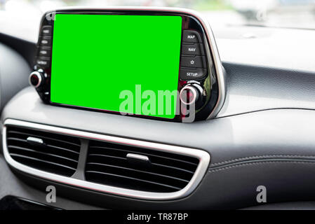 Fahrzeug Moderne grüne Navigation close up Auto Mock-up-Banner - Multimediasystem mit Anwendung Navigation GPS Green Screen mock up Cle Stockfoto