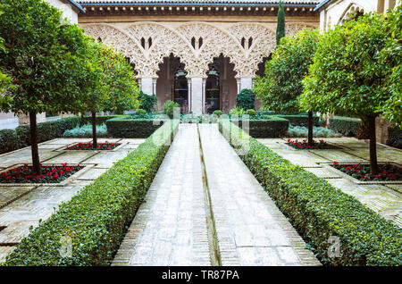 Zaragoza, Aragon, Spanien: Courtyard Santa Isabel in der Maurischen Taifal Aljafería-Palast zum Weltkulturerbe der Unesco gehört. Stockfoto