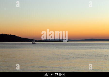 Einen herrlichen Sonnenuntergang am Golden Gardens Park, Seattle, Washington Stockfoto