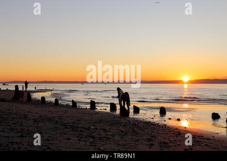 Einen herrlichen Sonnenuntergang am Golden Gardens Park, Seattle, Washington Stockfoto