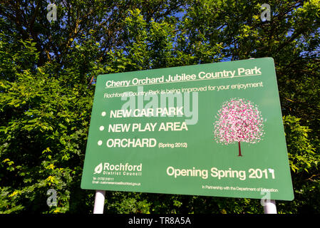 Cherry Orchard Jubiläum Country Park, Rochford Country Park, Southend, Essex, Großbritannien. Wildlife Park in Roach Tal. Aushang am Eingang Stockfoto