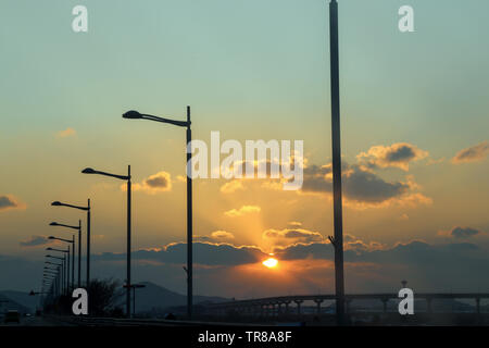 Sonnenuntergang auf dem Weg zum internationalen Flughafen Incheon Incheon, Südkorea Stockfoto