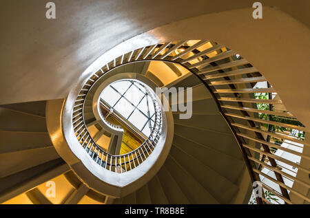 Wendeltreppe in Sadler Zentrum am College von William & Mary, Williamsburg, Virginia USA Stockfoto