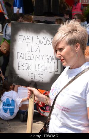 Senden nationale Krise hielt eine Kundgebung vor dem Parlament Sq, nachdem er in einer Petition zu 10 Downing am Donnerstag, den 30. Mai 2019. Stockfoto