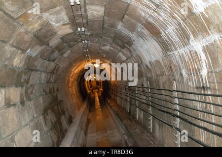 Frankreich, Elsass, Juni 2015: Tunnel Anschluss U-Konstruktionen am Fort de Mutzig, Festung von Kaiser Willheim II, Niederländische kippen Stockfoto