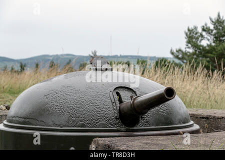 Frankreich, Elsass, Juni 2015: Gun Batterie von 15 mm Haubitze Kuppeln am Fort de Mutzig, Festung von Kaiser Willheim II. Stockfoto