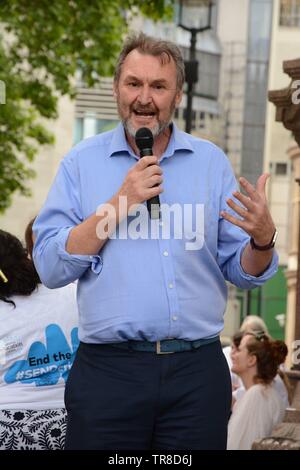 Senden nationale Krise hielt eine Kundgebung vor dem Parlament Sq, nachdem er in einer Petition zu 10 Downing am Donnerstag, den 30. Mai 2019. Stockfoto