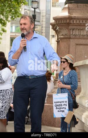 Senden nationale Krise hielt eine Kundgebung vor dem Parlament Sq, nachdem er in einer Petition zu 10 Downing am Donnerstag, den 30. Mai 2019. Stockfoto