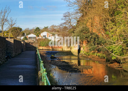 UK, Devon, Sidmouth, Riverside Promenade in der Nähe der Mündung des Flusses Sid Stockfoto