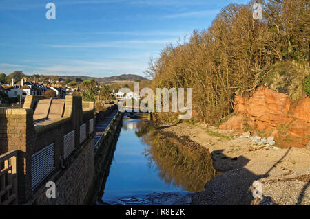 UK, Devon, Sidmouth, Riverside Promenade in der Nähe der Mündung des Flusses Sid Stockfoto