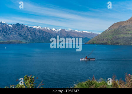 Blick auf die Landschaft des Lake Wakatipu, Queenstown, Neuseeland. Kopieren Sie Platz für Text Stockfoto