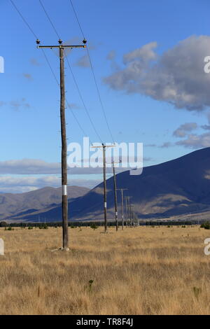 Powerlines, Mackenzie Country, Neuseeland Stockfoto