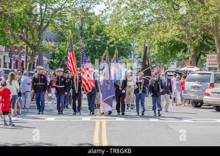 Soldaten in der Sag Harbor Memorial Day Parade in Sag Harbor marschieren, NY Stockfoto