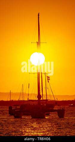 Helios Boot an Land. Stockfoto