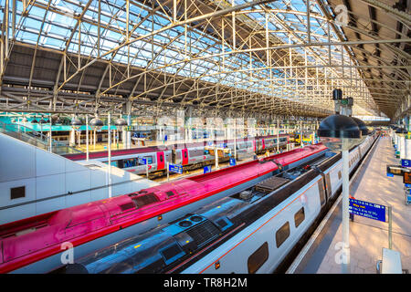 Manchester, Großbritannien - 18 Mai 2018: Manchester Piccadilly ist der wichtigste Bahnhof in Manchester Gastgeber Fernverkehr Intercity- und Cross-Country-se Stockfoto