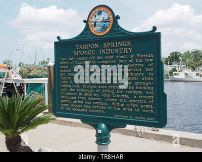 Historische Markierung an Schwamm Docks von Tarpon Springs, Florida, USA, 9. Mai 2019, © katharine Andriotis Stockfoto